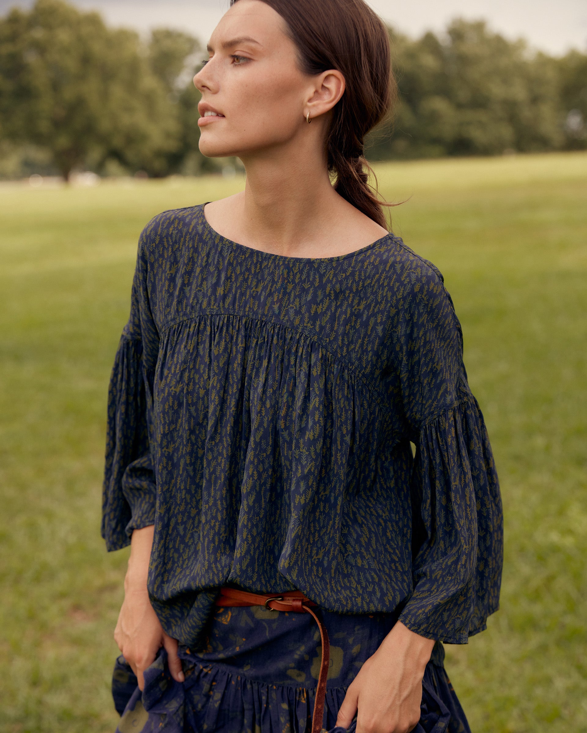 CURVED YOKE BLOUSE IN NAVY – Billy Reid