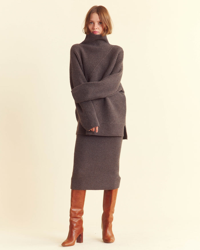 Directional Rib Funnel Neck Sweater in Heathered Mink