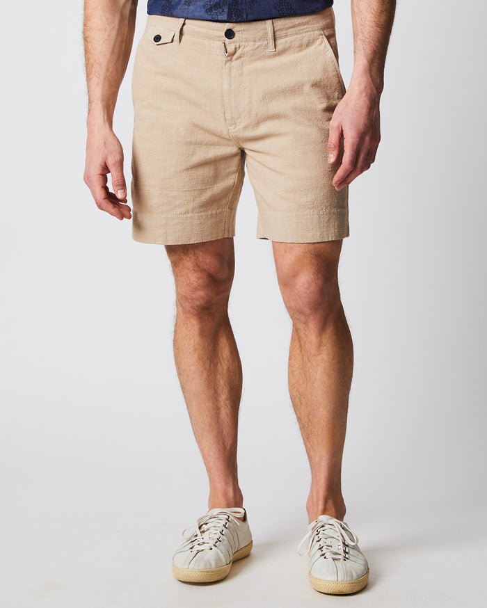 Male model wears the Slub cotton short in khaki